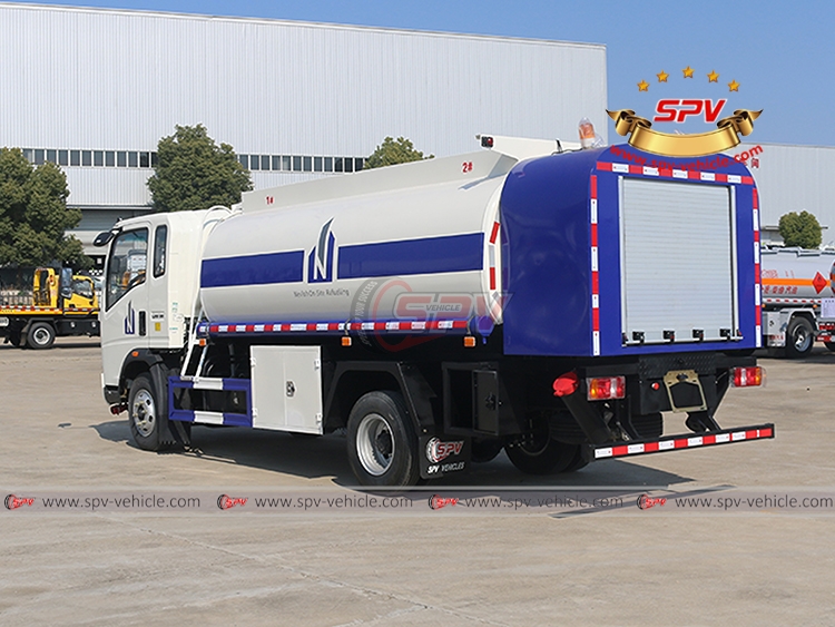 8,000 Litres Fuel Truck Sinotruk - LB